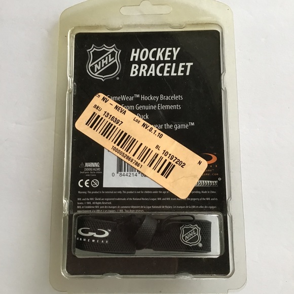 NWT WASHINGTON CAPITALS NHL HOCKEY PUCK BRACELET NWT - Picture 3 of 11